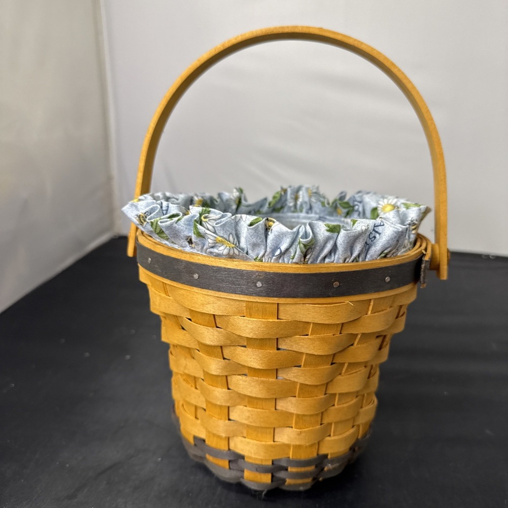 longaberger round basket with handle cloth and plastic liner daisy lining